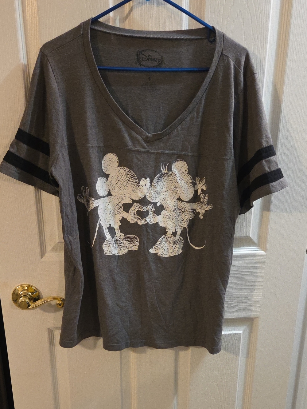 Disney Gray V-Neck Mickey & Minnie Kissing Graphic Tee